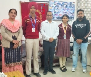 Read more about the article DAV ਪਬਲਿਕ ਸਕੂਲ ਦੇ ਵਿਦਿਆਰਥੀ ਨਵਜੋਤ ਸਿੰਘ ਅਤੇ ਪਾਰਿਕਾ ਸ਼ਰਮਾ ਨੇ ਖੇਡਾਂ ਵਿੱਚ ਆਪਣਾ ਨਾਮ ਚਮਕਾਇਆ