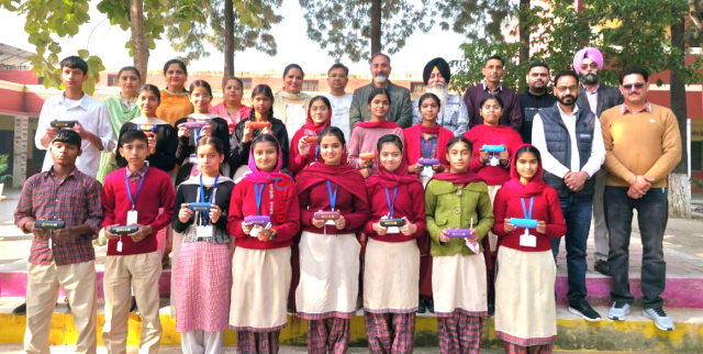 You are currently viewing ਬੱਚਿਆਂ ਨੂੰ ਨਜ਼ਰ ਦੀਆਂ ਐਨਕਾਂ ਪ੍ਰਦਾਨ ਕੀਤੀਆਂ ਗਈਆਂ