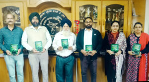 Read more about the article ਖ਼ਾਲਸਾ ਕਾਲਜ ਵੱਲੋਂ “The Future is Green” ਪੁਸਤਕ ਲੋਕ-ਅਰਪਣ