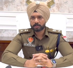 Read more about the article ਡਾ. ਮਹਿਤਾਬ ਸਿੰਘ ਨੇ SSP ਵਜੋਂ ਚਾਰਜ ਸੰਭਾਲਿਆ, ਗੈਂਗਸਟਰਾਂ ਅਤੇ ਨਸ਼ਿਆਂ ਵਿਰੁੱਧ ਸ਼ੂਨਯ ਸਹਿਨਸ਼ੀਲਤਾ ਦਾ ਐਲਾਨ