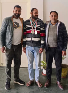 Read more about the article ਹੁਸ਼ਿਆਰਪੁਰ ਦੇ ਪੈਰਾ ਤੈਰਾਕ ਕਪਿਲ ਦੇਵ ਨੇ ਨੈਸ਼ਨਲ ਚੈਂਪੀਅਨਸ਼ਿਪ ‘ਚ ਜਿੱਤੇ ਦੋ ਚਾਂਦੀ ਦੇ ਤਗਮੇ