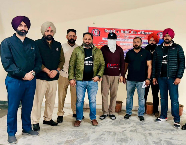 Read more about the article ਰਿਸ਼ਵਤ ਲੈਂਦੇ ਰੰਗੇ ਹੱਥੀਂ ਕਾਬੂ, SDM ਤੇ ਵਿਜੀਲੈਂਸ ਨੇ ਕੱਸਿਆ ਸ਼ਿਕੰਜਾ