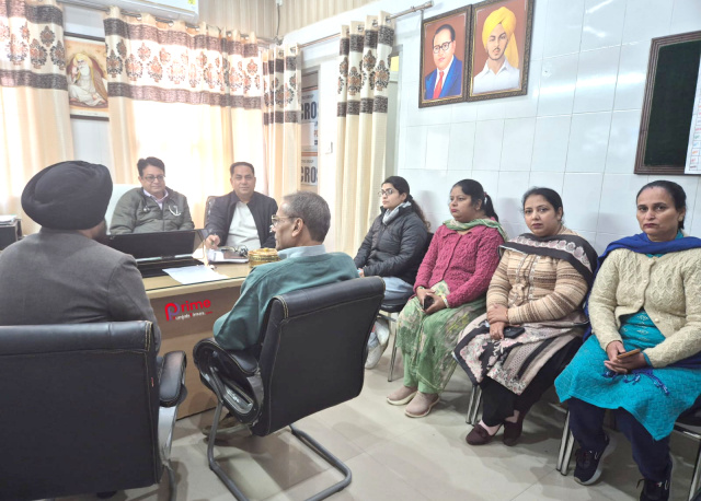 You are currently viewing ਨਸਬੰਦੀ ਪੰਦਰਵਾੜਾ ਅਤੇ ਗੈਰ ਸੰਚਾਰੀ ਰੋਗਾਂ ਪ੍ਰਤੀ ਕੀਤਾ ਜਾਗਰੂਕ