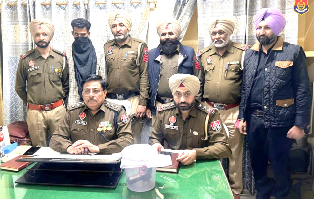 Read more about the article ਪੁਲਿਸ ਵੱਲੋਂ 30 ਕਿਮੀ ਪਿੱਛਾ ਕਰ ਕੇ ਫਾਇਰਿੰਗ ਕਰਨ ਵਾਲਾ ਕਾਰ ਸਵਾਰ ਕਾਬੂ