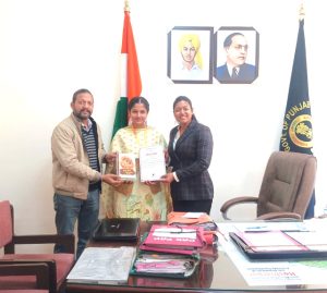 Read more about the article ਭਾਸ਼ਾ ਵਿਭਾਗ ਦੇ ਪ੍ਰਸ਼ਨੋਤਰੀ ਮੁਕਾਬਲੇ ‘ਚ ਜ਼ਿਲ੍ਹੇ ਦੀ ਮਨਦੀਪ ਕੌਰ ਪੰਜਾਬ ਚੋਂ ਅੱਵਲ