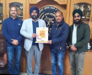 Read more about the article ਖ਼ਾਲਸਾ ਕਾਲਜ ਦੇ ਰਾਜਨੀਤੀ ਸ਼ਾਸਤਰ ਵਿਭਾਗ ਅਧਿਆਪਕ ਜਗਦੀਪ ਕੁਮਾਰ ਨੂੰ ਪੀ.ਐੱਚ-ਡੀ ਦੀ ਉਪਾਧੀ ਹਾਸਿਲ ਕੀਤੀ