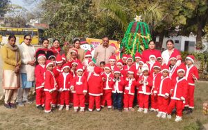 Read more about the article ਡੀਏਵੀ ਪਬਲਿਕ ਸਕੂਲ ਗੜ੍ਹਦੀਵਾਲਾ ਵਿਖੇ ਕ੍ਰਿਸਮਸ ਤੇ ਰੰਗ-ਬਿਰੰਗੇ ਕਾਰਜਕ੍ਰਮਾਂ ਨਾਲ ਮਨਾਇਆ ਗਿਆ