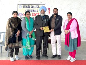 Read more about the article NSS ਕੈਂਪ ਦੇ ਦੂਜੇ ਦਿਨ ਸੇਵਾ,ਅਨੁਸ਼ਾਸਨ ਅਤੇ ਸਮਾਜਿਕ ਜਾਗਰੂਕਤਾ ਨਾਲ ਭਰਪੂਰ ਗਤੀਵਿਧੀਆਂ ਕੀਤੀਆਂ ਗਈਆਂ