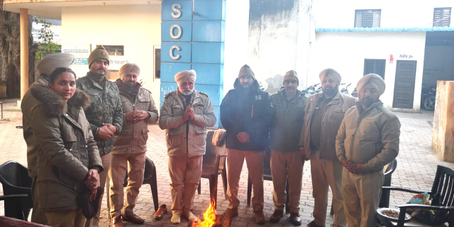 You are currently viewing ਪੁਲਿਸ ਸਟੇਸ਼ਨ ਗੜ੍ਹਦੀਵਾਲਾ ਵਿਖੇ ਲੋਹੜੀ ਦਾ ਤਿਉਹਾਰ ਧੂਮ ਧਾਮ ਨਾਲ ਮਨਾਇਆ