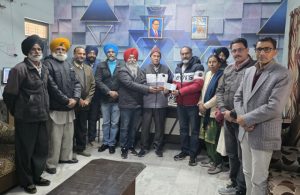 Read more about the article ਐਨ.ਆਰ.ਆਈ.ਨੇ ਸਕੂਲ ਨੂੰ 50 ਹਜਾਰ ਰੁਪਏ ਦਿੱਤੇ ਦਾਨ