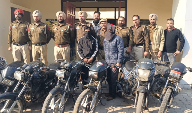 You are currently viewing ਦੋ ਸਕੇ ਭਰਾਵਾਂ ਤੋਂ ਚੋਰੀ ਦੇ 10 ਮੋਟਰਸਾਈਕਲ ਬਰਾਮਦ 