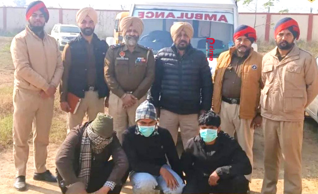 You are currently viewing ਐਂਬੂਲੈਂਸ ਬਣੀ ਨਸ਼ਾ ਤੋਲਣ ਦਾ ਅੱਡਾ,ਪੁਲਿਸ ਨੇ ਤਿੰਨ ਨੌਜਵਾਨਾਂ ਨੂੰ ਹੇਰੋਇਨ ਸਮੇਤ ਕੀਤਾ ਕਾਬੂ