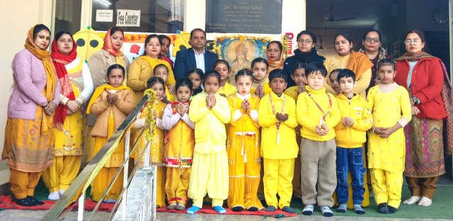 You are currently viewing ਡੀਏਵੀ ਪਬਲਿਕ ਸਕੂਲ ਗੜਦੀਵਾਲਾ ਵਿਖੇ ਬਸੰਤ ਪੰਚਮੀ ਦਾ ਤਿਉਹਾਰ ਧੂਮਧਾਮ ਨਾਲ ਮਨਾਇਆ ਗਿਆ