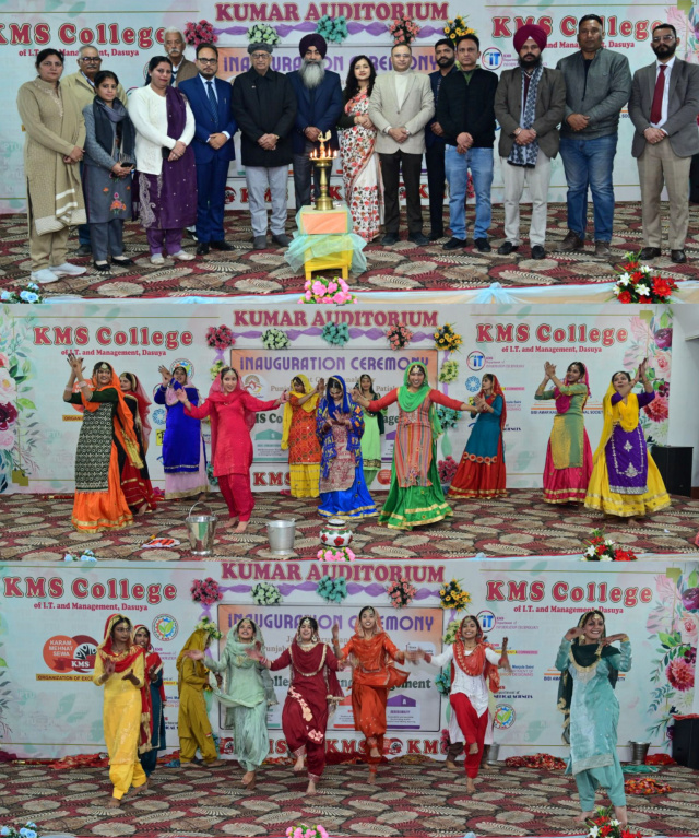 You are currently viewing KMS ਕਾਲਜ ਦਸੂਹਾ ਵਿਖੇ ਰੀਜ਼ਨਲ ਸੈਂਟਰ ਦੇ ਉਦਘਾਟਨ ਦੀ ਖੁਸ਼ੀ ਵਿੱਚ ਵਿਦਿਆਰਥੀਆਂ ਵੱਲੋਂ ਸੱਭਿਆਚਾਰਕ ਪ੍ਰੋਗਰਾਮ ਪੇਸ਼ ਕੀਤਾ ਗਿਆ – ਪ੍ਰਿੰਸੀਪਲ ਡਾ. ਸ਼ਬਨਮ ਕੌਰ