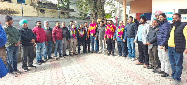 You are currently viewing *ਮੁਲਾਜ਼ਮ ਆਗੂਆਂ ਨੂੰ ਜੇਲ੍ਹਾਂ,ਠਾਣਿਆਂ ਅਤੇ ਨਜ਼ਰਬੰਦ ਕਰਨ ਦੇ ਬਾਵਜੂਦ ਐਨ.ਪੀ.ਐਸ. ਮੁਲਾਜ਼ਮਾਂ ਨੇ ਮੁੱਖ ਮੰਤਰੀ ਨੂੰ ਕਾਲੀਆਂ ਝੰਡੀਆਂ ਦਿਖਾਈਆ : ਪ੍ਰਿੰਸ ਪਲਿਆਲ ਗੜਦੀਵਾਲਾ*