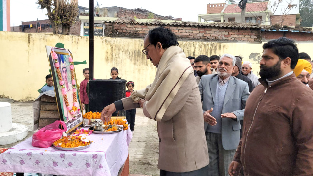 You are currently viewing ਸ਼ਹੀਦ ਅਸ਼ੋਕ ਕੁਮਾਰ ਦੀ 26ਵੀਂ ਸ਼ਹਾਦਤ ਵਰ੍ਹੇਗੰਢ ਤੇ ਗਣਤੰਤਰ ਦਿਵਸ ਮੌਕੇ ਭਾਵੁਕ ਸਮਾਗਮ