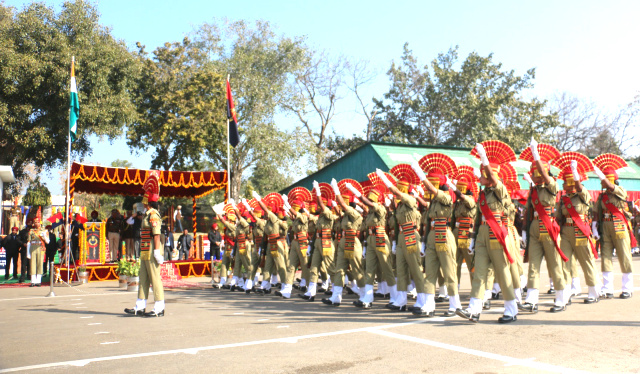 You are currently viewing ਬੀ.ਐਸ.ਐਫ ਖੜਕਾਂ ਕੈਂਪ ਵਿਖੇ ਨਵੀਂਆਂ ਮਹਿਲਾ ਕਾਂਸਟੇਬਲਾਂ ਲਈ ਇੱਕ ਸ਼ਾਨਦਾਰ ਪਾਸਿੰਗ ਆਊਟ ਪਰੇਡ ਦਾ ਆਯੋਜਨ