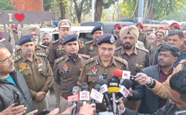 You are currently viewing ਆਪ੍ਰੇਸ਼ਨ ਪ੍ਰਹਾਰ 2.0′  ਜ਼ਿਲ੍ਹੇ ‘ਚ ਅਪਰਾਧ ‘ਤੇ ਫੈਸਲਾਕੁੰਨ ਪ੍ਰਹਾਰ, 450 ਪੁਲਿਸ ਮੁਲਾਜ਼ਮਾਂ ਦੀ ਤਾਇਨਾਤੀ, 63 ਗ੍ਰਿਫ਼ਤਾਰ