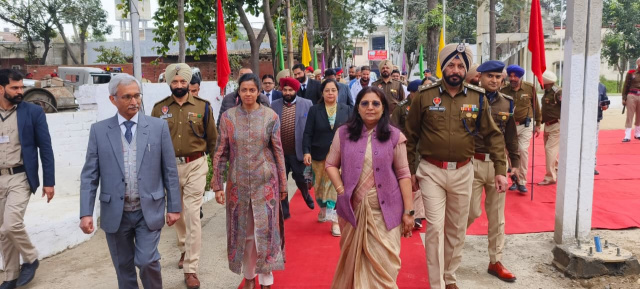 You are currently viewing ਜਸਟਿਸ ਮੀਨਾਕਸ਼ੀ ਆਈ. ਮਹਿਤਾ ਵੱਲੋਂ ਕੇਂਦਰੀ ਜੇਲ੍ਹ ਅਤੇ ਅਬਜ਼ਰਵੇਸ਼ਨ/ਸਪੈਸ਼ਲ ਹੋਮ ਦਾ ਨਿਰੀਖਣ