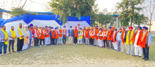 You are currently viewing ਰਸੂਲਪੁਰ ਦੀ ਅਗਵਾਈ ਵਿੱਚ ਨਵ ਨਿਯੁਕਤ ਸਰਕਲ ਪ੍ਰਧਾਨਾਂ ਅਤੇ ਜਿਲਾ ਆਹੁਦੇਦਾਰਾਂ ਦਾ ਸਨਮਾਨ