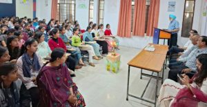 Read more about the article KMS ਕਾਲਜ ਵਿਖੇ “ਆਧੁਨਿਕ ਸਮੇਂ ‘ਚ ਪੀੜ੍ਹੀਆਂ ਵਿਚਕਾਰ ਸਾਂਝ ਨੂੰ ਵਧਾਉਣ” ਸੰਬੰਧੀ ਵਰਕਸ਼ਾਪ ਆਯੋਜਿਤ – ਪ੍ਰਿੰਸੀਪਲ ਡਾ.ਸ਼ਬਨਮ ਕੌਰ