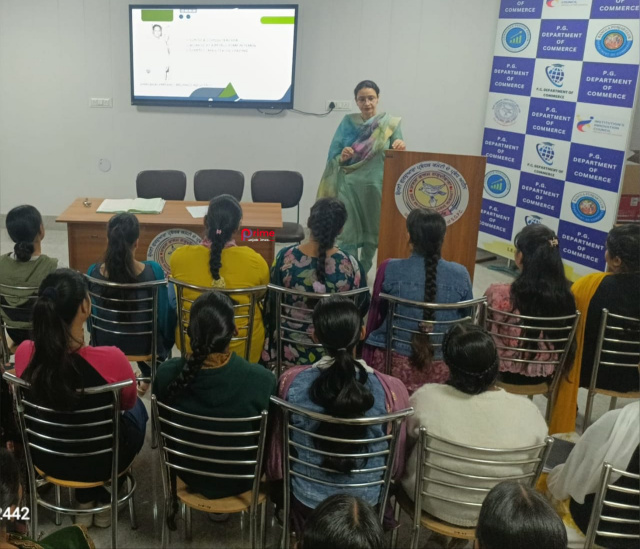 You are currently viewing ਖ਼ਾਲਸਾ ਕਾਲਜ ਵਿਖੇ ‘ਪ੍ਰਭਾਵਸ਼ਾਲੀ ਵਿਕਰੀ ਅਤੇ ਮਾਰਕੀਟਿੰਗ ਰਣਨੀਤੀ’ ਵਿਸ਼ੇ ‘ਤੇ ਇੱਕ ਰੋਜ਼ਾ ਵਰਕਸ਼ਾਪ ਲਗਾਈ ਗਈ