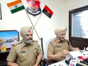 Read more about the article ਫੋਰਨ ਹੈਂਡਲਰ ਨਾਲ ਜੁੜੇ ਮਾਸਟਰਮਾਈਂਡ ਸਮੇਤ ਗੈਂਗ ਬੇਨਕਾਬ, ਪਿਸਟਲ ਤੇ ਦਰਜਨਾਂ ਜਿੰਦਾ ਰੌਂਦ ਬਰਾਮਦ