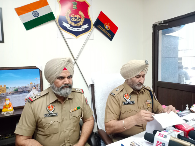 Read more about the article ਫੋਰਨ ਹੈਂਡਲਰ ਨਾਲ ਜੁੜੇ ਮਾਸਟਰਮਾਈਂਡ ਸਮੇਤ ਗੈਂਗ ਬੇਨਕਾਬ, ਪਿਸਟਲ ਤੇ ਦਰਜਨਾਂ ਜਿੰਦਾ ਰੌਂਦ ਬਰਾਮਦ