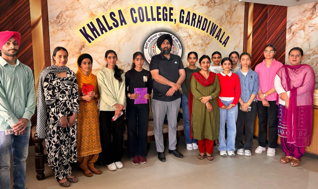 Read more about the article ਖ਼ਾਲਸਾ ਕਾਲਜ ਵਿਖੇ “ਬੇਟੀ ਬਚਾਓ ਬੇਟੀ ਪੜ੍ਹਾਓ” ਯੋਜਨਾ ਅਧੀਨ ਭਾਸ਼ਣ ਮੁਕਾਬਲੇ ਕਰਵਾਏ ਗਏ