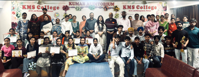 Read more about the article KMS ਕਾਲਜ ਵਿਖੇ ਸਪੋਰਟਸ ਮੀਟ 2026 ਦੇ ਇਨਾਮ ਵੰਡ ਸਮਾਗਮ ਦੌਰਾਨ ਪ੍ਰਿੰਸੀਪਲ ਡਾ. ਸ਼ਬਨਮ ਕੌਰ ਦੇ ਉਹ ਆਖਰੀ ਯਾਦਗਾਰੀ ਪਲ