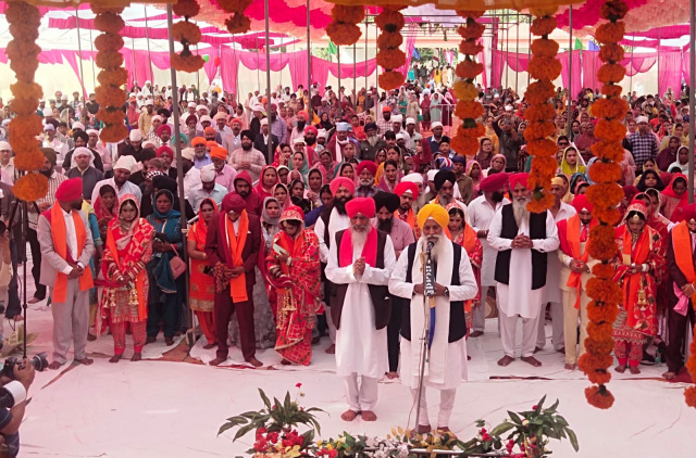 You are currently viewing 22वा अंतरराष्ट्रीय संत सम्मेलन तथा कीर्तन दरबार संपन्न, ट्रस्ट द्वारा 15 बेटियों की करवाई गई सामूहिक शादियां