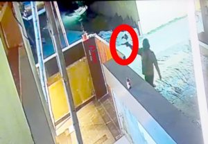 Read more about the article ਗੜ੍ਹਦੀਵਾਲਾ ਦੇ ਜੈਨ ਕਲੋਨੀ ਵਿਖੇ ਕਪੜਾ ਵਪਾਰੀ ਦੇ ਘਰ ਤੇ ਅਣਪਛਾਤੀਆਂ ਤੇ ਚਲਾਈਆਂ ਗੋਲੀਆਂ, ਪੁਲਿਸ ਜਾਂਚ ‘ਚ ਜੁੱਟੀ 