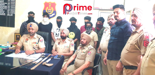 You are currently viewing ਗੜਦੀਵਾਲਾ ‘ਚ ਇੱਕ ਦੁਕਾਨ ਨੂੰ ਡਾਕਾ ਮਾਰਕੇ ਲੁੱਟਣ ਦੀ ਯੋਜਨਾ ਬਣਾ ਰਹੇ 7 ਨੌਜਵਾਨਾਂ ਨੂੰ ਹਥਿਆਰਾਂ ਸਮੇਤ ਪੁਲਿਸ ਨੇ ਕੀਤਾ ਕਾਬੂ*