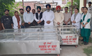 Read more about the article ਸਰਬੱਤ ਦਾ ਭਲਾ ਟਰੱਸਟ ਵੱਲੋਂ ਗੁਰਦਾਸਪੁਰ ਸਿਵਲ ਹਸਪਤਾਲ ਨੂੰ 2 ਡੈਡ ਬਾਡੀ ਫਰੀਜ਼ਰ ਭੇਂਟ