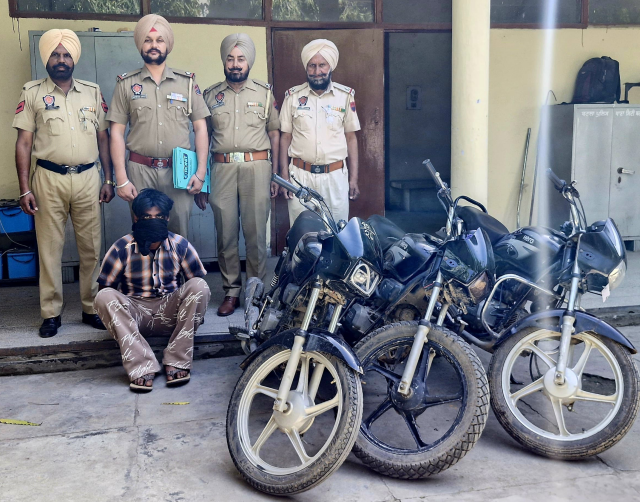 Read more about the article ਚੋਰੀਸ਼ੁਦਾ ਮੋਟਰਸਾਈਕਲਾਂ ਸਮੇਤ ਨੌਜਵਾਨ ਆਇਆ ਪੁਲਿਸ ਅੜਿੱਕੇ