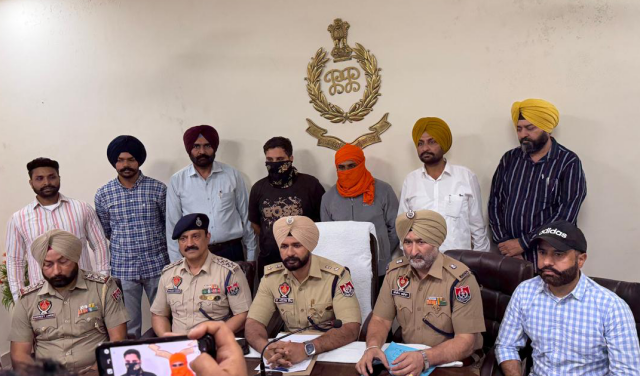 Read more about the article 6 ਕਿਲੋ 465 ਗ੍ਰਾਮ ਹੈਰੋਇਨ,ਪਿਸਟਲ, ਜ਼ਿੰਦਾ ਕਾਰਤੂਸ ਅਤੇ ਫਾਰਚੂਨਰ ਗੱਡੀ ਸਮੇਤ ਦੋਸ਼ੀ ਗ੍ਰਿਫ਼ਤਾਰ