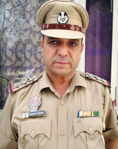 Read more about the article ਨਾਕੇ ’ਤੇ ਰਿਸ਼ਵਤ ਮੰਗਣ ਦੀ ਵੀਡੀਓ ਵਾਇਰਲ – ਟਰੈਫਿਕ ਇੰਚਾਰਜ ਸਸਪੈਂਡ, SSP ਡਾ. ਮਹਿਤਾਬ ਸਿੰਘ ਦਾ ਬਿਆਨ