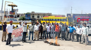 Read more about the article *ਸਬ ਕਮੇਟੀ ਦੀ ਵਾਅਦਾ ਖਿਲਾਫੀ ਖਿਲਾਫ ਜਲ ਸਪਲਾਈ ਇਨਲਿਸਟਮੈਂਟ ਅਤੇ ਆਊਟਸੋਰਸ ਕਾਮਿਆਂ ਨੇ ਪੰਜਾਬ ਸਰਕਾਰ ਦਾ ਪੁਤਲਾ ਫੂਕਿਆ*