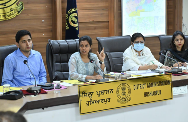 You are currently viewing ਡਿਪਟੀ ਕਮਿਸ਼ਨਰ ਨੇ ਜ਼ਿਲ੍ਹੇ ‘ਚ ਚੱਲ ਰਹੀਆਂ ਸਕੀਮਾਂ, ਪ੍ਰੋਗਰਾਮਾਂ ਅਤੇ ਵਿਕਾਸ ਪ੍ਰੋਜੈਕਟਾਂ ਦੀ ਕੀਤੀ ਸਮੀਖਿਆ
