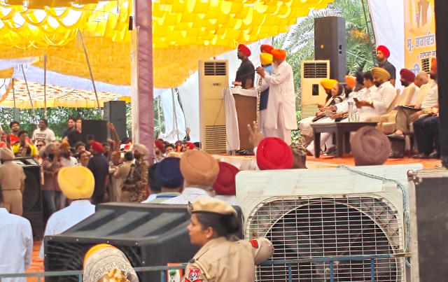 ਕਾਦੀਆਂ ਦੀ ਰਾਜਨੀਤੀ ਵਿੱਚ ਨਵਾਂ ਮੋੜ: ਮੁੱਖ ਮੰਤਰੀ ਦੀ ਰੈਲੀ ਦੌਰਾਨ ਜਗਰੂਪ ਸੇਖਵਾਂ ਰਹੇ ਗੈਰਹਾਜ਼ਰ, ਮਾਹਲ ਪਰਿਵਾਰ ਦੀ ‘ਆਪ’ ਵਿੱਚ ਐਂਟਰੀ ਚਰਚਾ ਦਾ ਕੇਂਦਰ