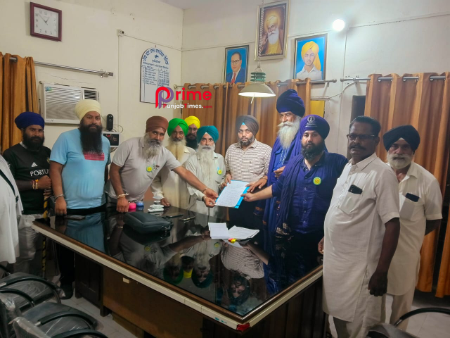 You are currently viewing *ਕਿਸਾਨ ਮਜ਼ਦੂਰ ਹਿੱਤਕਾਰੀ ਸਭਾ ਪੰਜਾਬ ਵੱਲੋਂ ਬਿਜਲੀ ਦੇ ਲੱਗ ਰਹੇ ਲੰਬੇ ਕੱਟਾਂ ਦੀ ਸਮੱਸਿਆ ਸਬੰਧੀ ਬਿਜਲੀ ਬੋਰਡ ਡਿਵੀਜ਼ਨ ਮੁਕੇਰੀਆਂ ਦੇ ਕਾਰਜਕਾਰੀ ਇੰਜੀਨੀਅਰ ਨੂੰ ਦਿੱਤਾ ਮੰਗ ਪੱਤਰ*