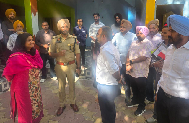 ਰਾਖੀ ਗੁਪਤਾ ਭੰਡਾਰੀ, ਇਲੈਕਟਰੋਲ ਰੋਲ ਆਬਜਰਵਰ ਬਟਾਲਾ ਪਹੁੰਚੇ,SIR ਦੀ ਚੱਲ ਰਹੀ ਪ੍ਰਕਿਰਿਆ ਦਾ ਕੀਤਾ ਰੀਵਿਊ