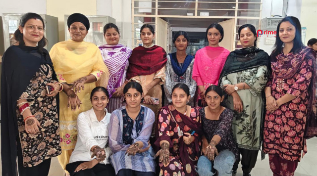 KMS ਕਾਲਜ ਵਿਖੇ ਕਰਵਾਚੌਥ ਦੇ ਮੌਕੇ ’ਤੇ ਮਹਿੰਦੀ ਪ੍ਰਤੀਯੋਗਿਤਾ ਕਰਵਾਈ ਗਈ : ਪ੍ਰਿੰਸੀਪਲ ਡਾ. ਮਾਨਵ ਸੈਣੀ